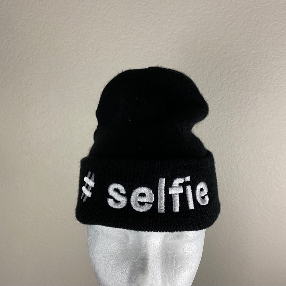 Hashtag Selfie Beanie Black OSFM - Picture 1 of 3